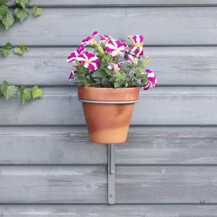 Wall-mounted pots